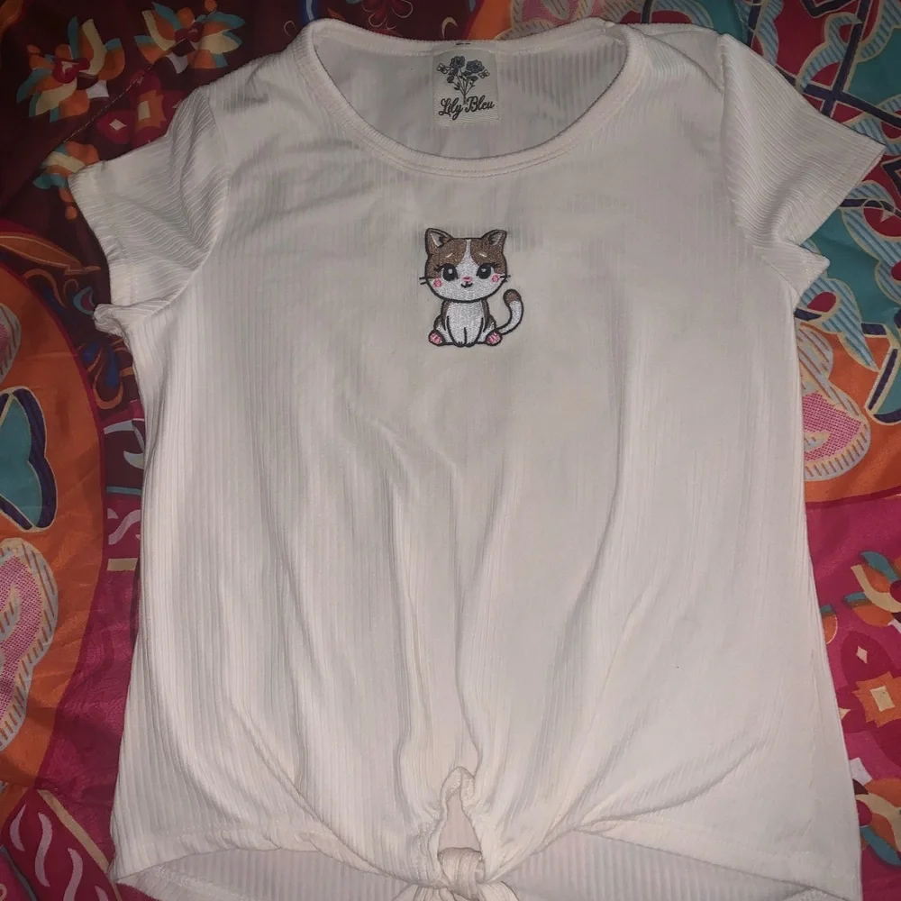 Lily Bleu Cream Cat Graphic Tee